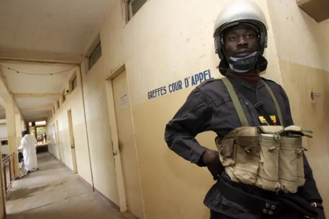 A policeman stands guard at a courthouse in Chad's capital Ndjamena