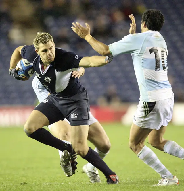 Sean Lamont attacks for Scotland against Argentina