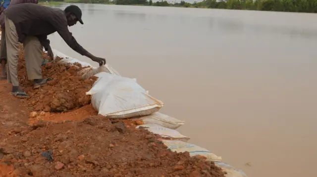 Flood barrier