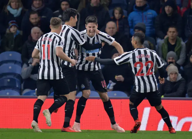 Federico Fernandez celebrates