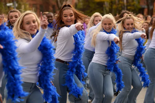 Mamma Mia dancers