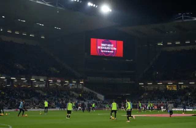 Players warm-up at Turf Moor