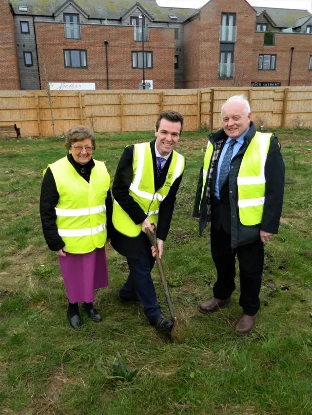 councillors cutting turf