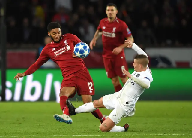 Marco Verratti gets a yellow card