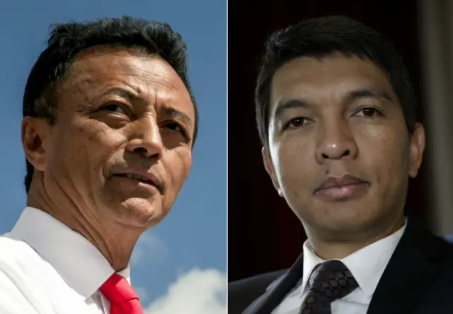 Marc Ravalomanana (L) and Andry Rajoelina (R)