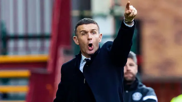 Dundee manager Jim McIntyre