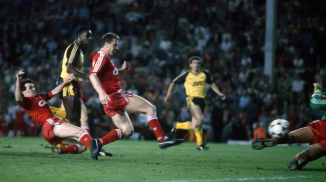 Michael Thomas scores for Arsenal against Liverpool