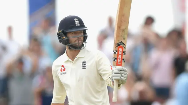 Ben Foakes celebrates reaching his fity