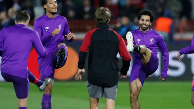 Liverpool players warm-up