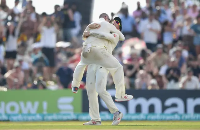 England bowler Jack Leach (l) congratulates Jos Buttler after the pair had combined to dismiss Sri Lanka batsman Perera