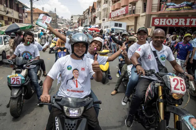 People wearing T-shirts for Marc Ravalomanana