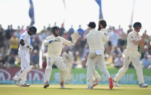 England bowler Moeen Ali (2nd r) is congratulated by Jack Leach and Ben Foakes after England fielder Keaton Jennings (r) had caught out Sri Lanka batsman Angelo Mathews