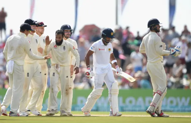 Adil Rashid and England celebrate Dinesh Chandimal's dismissal