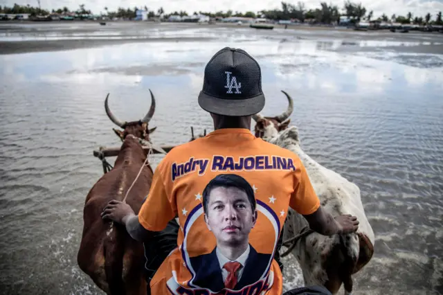 Man wearing T-shirt for Andry Rajoelina