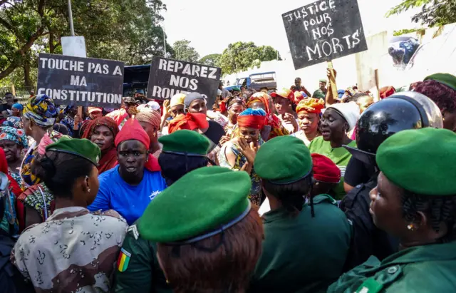 Guinea protesters