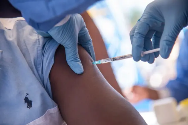 Nurses working with the WHO administer the Ebola vaccine to a local doctor at the town all of Mbandaka on May 21, 2018 during the launch of the Ebola vaccination campaign.