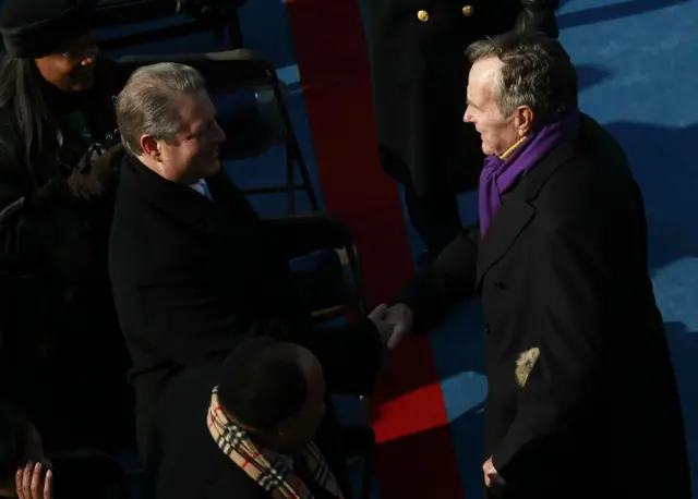 Al Gore (left) and George HW Bush in 2009