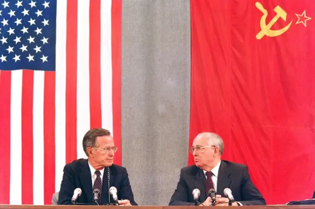 George HW Bush (left) and Mikhail Gorbachev in 1991