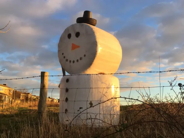 Straw bale snowman