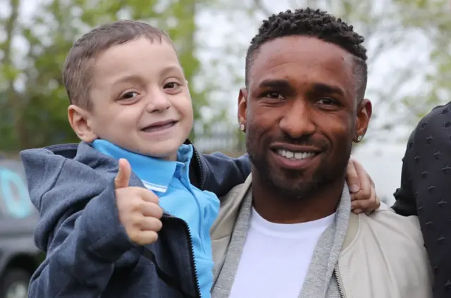 Bradley Lowery with footballer Jermain Defoe