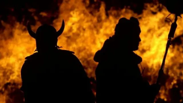 Shetlanders dressed in viking costume