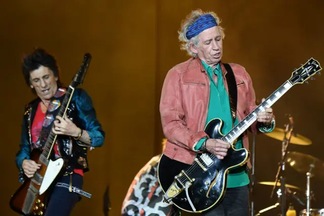 Ronnie Wood (l) and Keith Richards