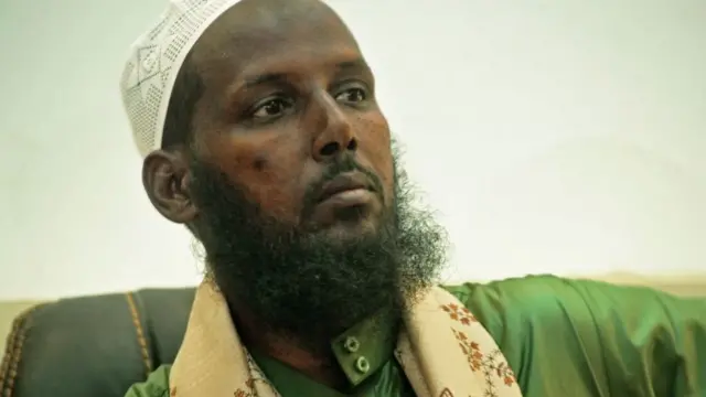 Former Deputy Leader and spokesman of Somalia's al-Qaeda-affiliated Shabab rebels, Sheikh Mukhtar Robow, also known as Abu Mansur, speaks to journalists on August 15, 2017 in Mogadishu