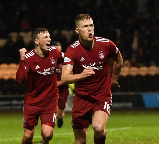 Sam Cosgrove (right) celebrates Aberdeen's winner