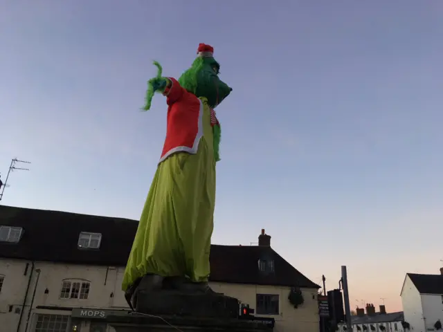 Statue dressed as Grinch