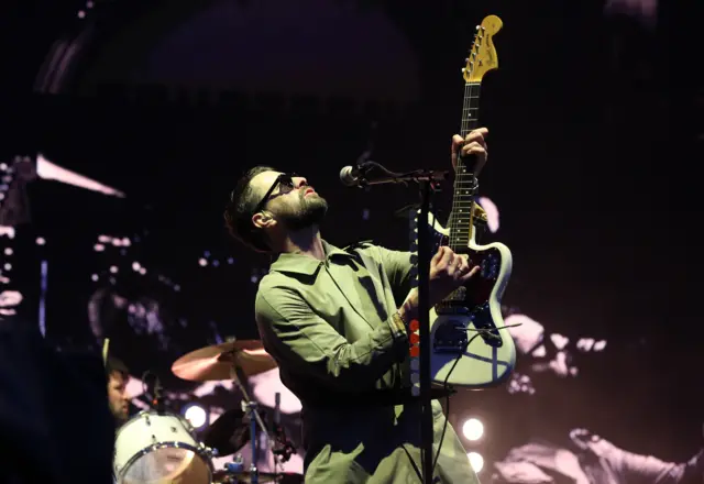 Liam Fray: "Zuzu, if you point your guitar up here it sounds like this"