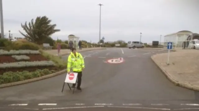 Airport forecourt closed