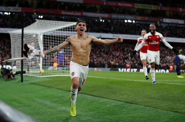 Lucas Torreira celebrates