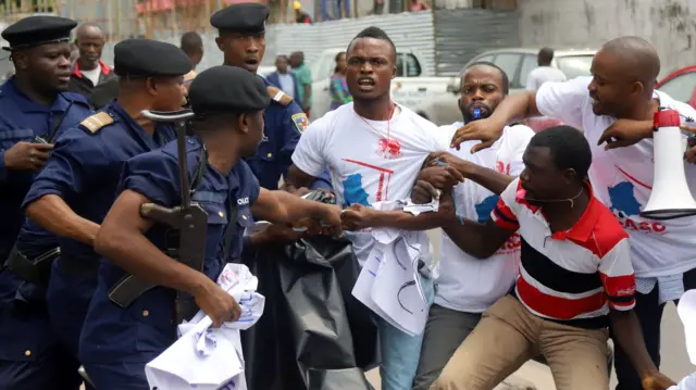 Police and activists clash in Kinshasa