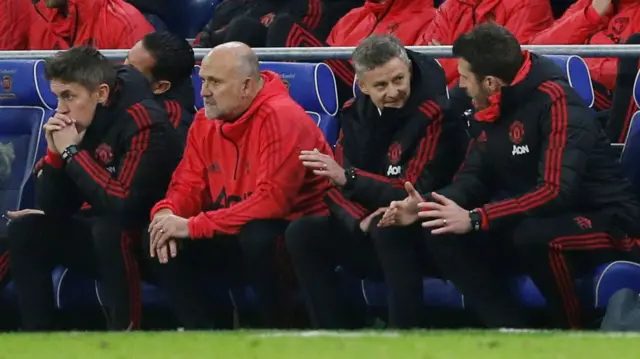 Ole Gunnar Solskjaer talks to Michael Carrick