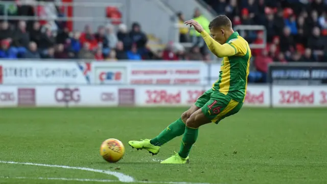 Dwight Gayle scores