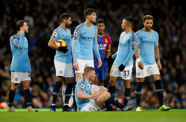 Kevin De Bruyne goes down injured