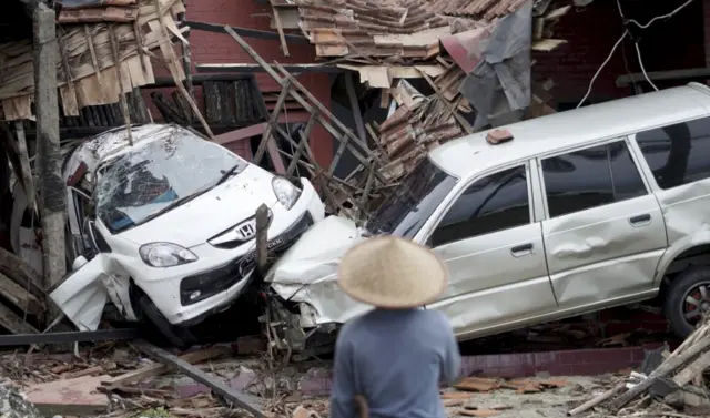 Destroyed cars and houses in Anyer, Indonesia. Photo: 23 December 2018