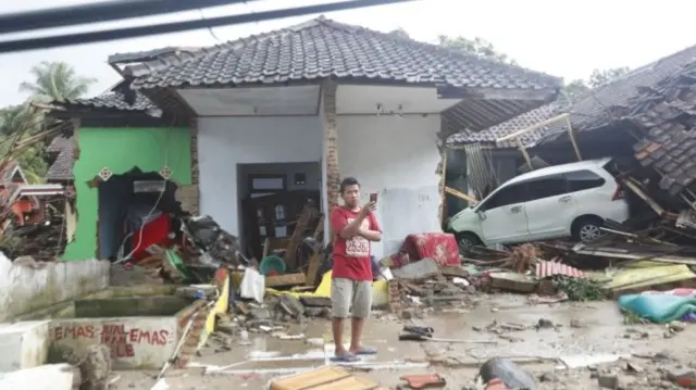 Tsunami hits Sunda Strait in Western Indonesia