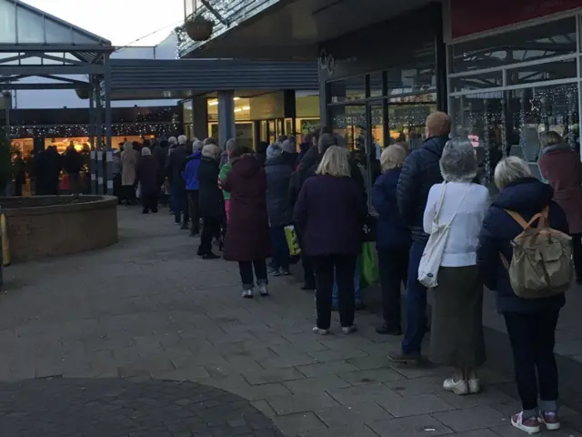 Birds bakery queues