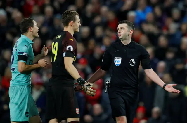 Leno and referee