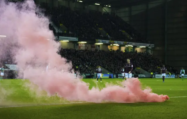 Smoke bomb