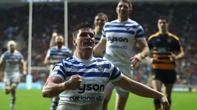 Freddie Burns celebrates a try for Bath