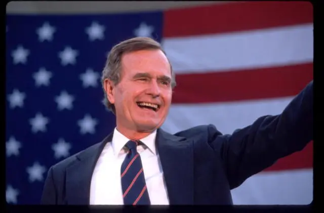 George Bush waves to a crowd of supporters November 5, 1988 in the USA.