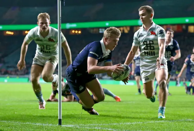 Dan Barley scores a try for Oxford