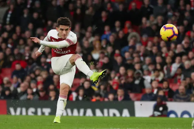 Lucas Torreira shoots