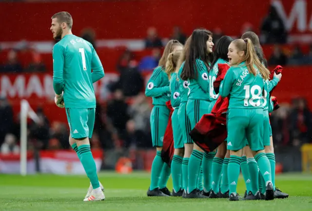 De Gea and mascots