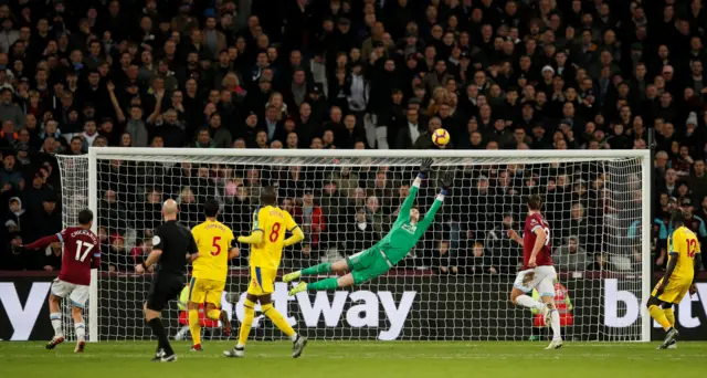 Felipe Anderson scores for West Ham