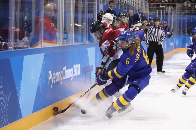 Women's ice hockey Japan and Sweden