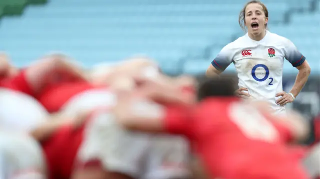 Katy Daley-Mclean shouts during scrum