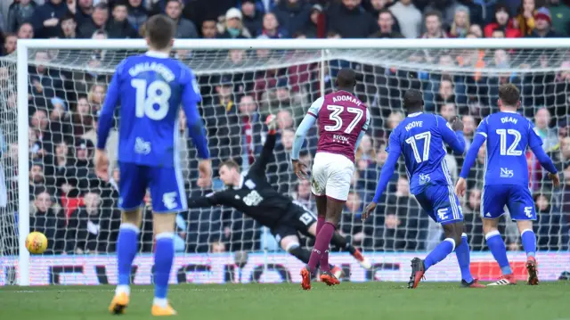 Albert Adomah shoots